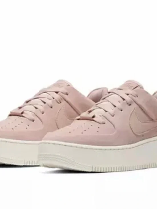 Nike Air Force 1 Low-Top Sneakers in Light Pink Suede - Picture 2 of 8
